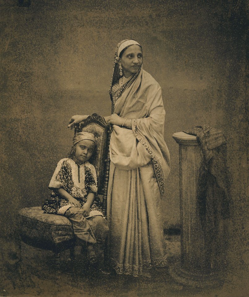KITLV 87152 - William Johnson - Parsi woman and boy, presumably at Bombay, British India - Before 1860