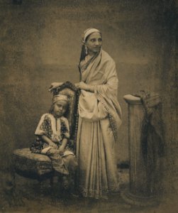 KITLV 87152 - William Johnson - Parsi woman and boy, presumably at Bombay, British India - Before 1860