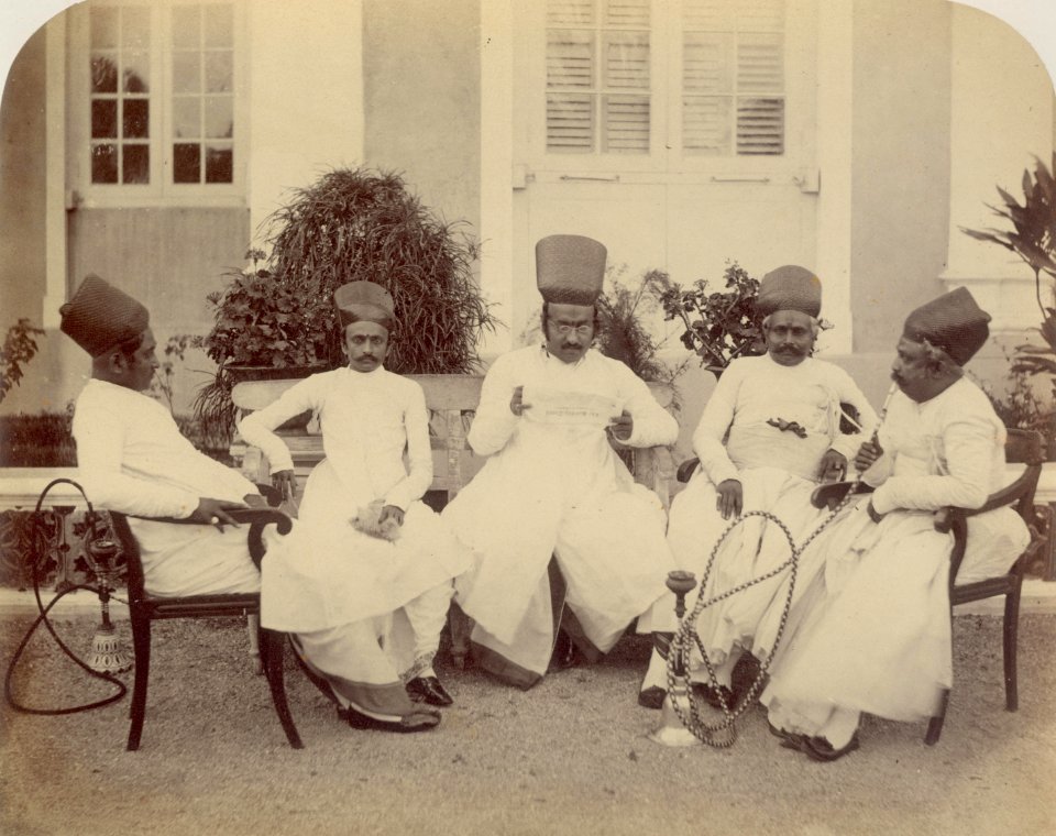 KITLV 87169 - William Johnson - Traders, presumably at Bombay, British India - Before 1860