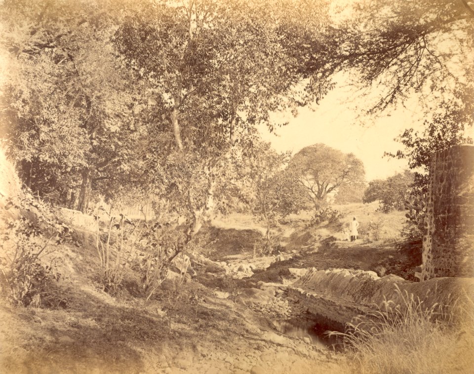 KITLV 100104 - Unknown - End of the dam (bund) at Katriz near Poona in India - Around 1875