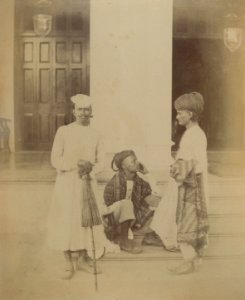 KITLV 87173 - William Johnson - Traders, presumably at Bombay, British India - Before 1860