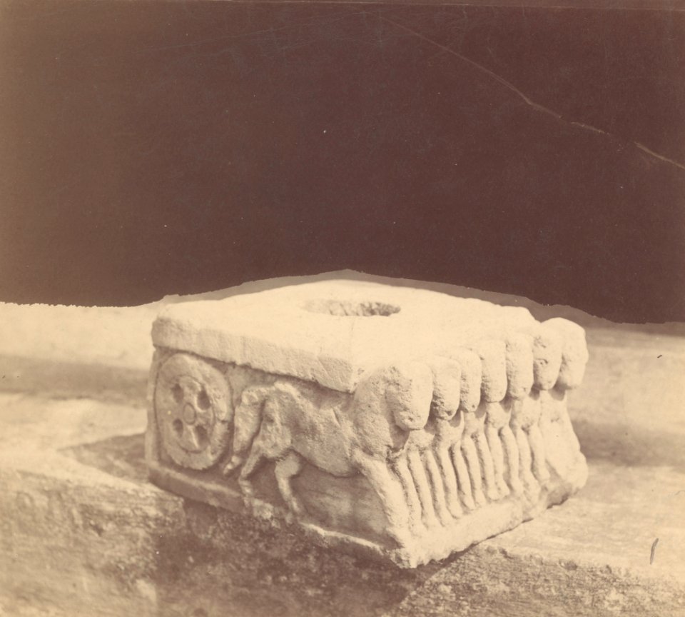 KITLV 87708 - Isidore van Kinsbergen - Pedestal of a Hindu-Javanese sculpture coming from the Dijeng plateau - Before 1900