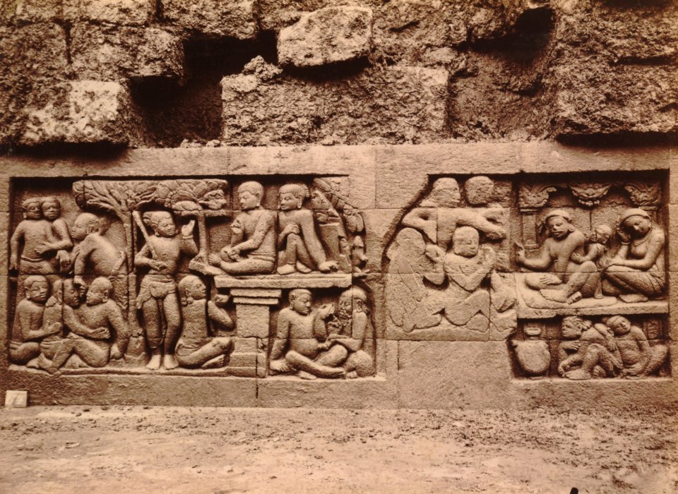 KITLV 103557 - Kassian Céphas - Bas-relief at Borobudur near Magelang - 1890-1891
