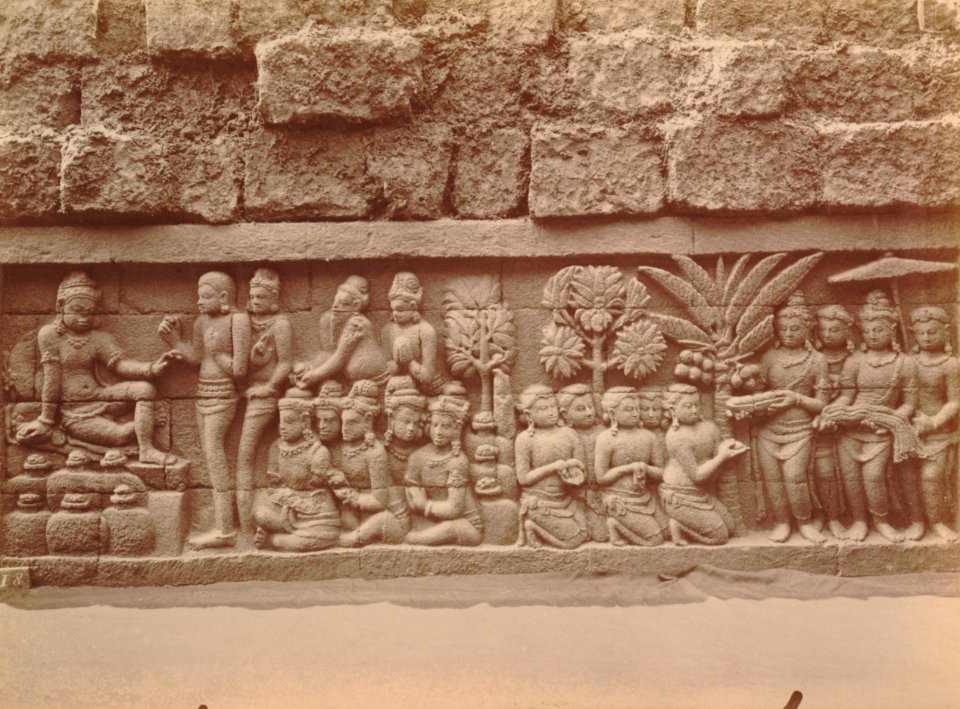 KITLV 103561 - Kassian Céphas - Bas-relief at Borobudur near Magelang - 1890-1891