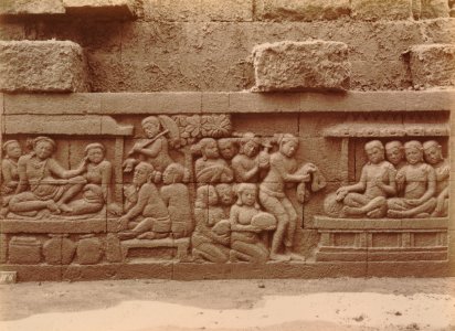 KITLV 103573 - Kassian Céphas - Bas-relief at Borobudur near Magelang - 1890-1891