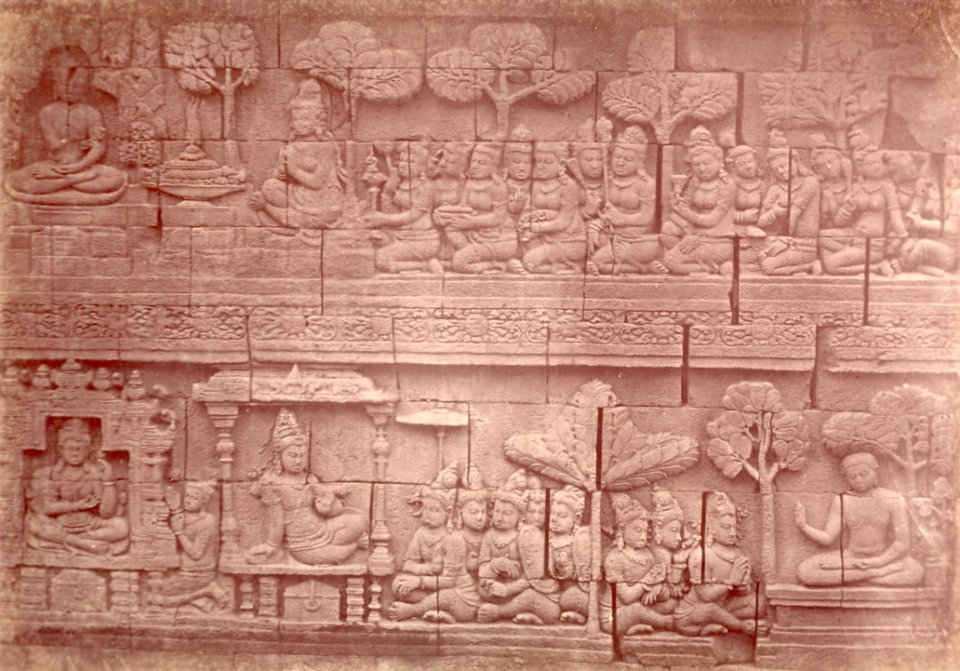 KITLV 90029 - Isidore van Kinsbergen - Reliefs on the Borobudur near Magelang - Around 1900