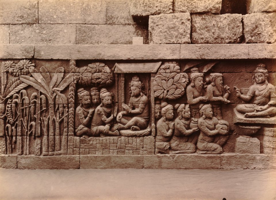 KITLV 103581 - Kassian Céphas - Bas-relief at Borobudur near Magelang - 1890-1891