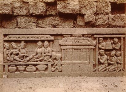 KITLV 103589 - Kassian Céphas - Bas-relief at Borobudur near Magelang - 1890-1891