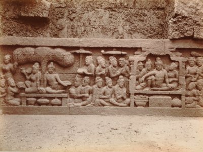KITLV 103594 - Kassian Céphas - Bas-relief at Borobudur near Magelang - 1890-1891
