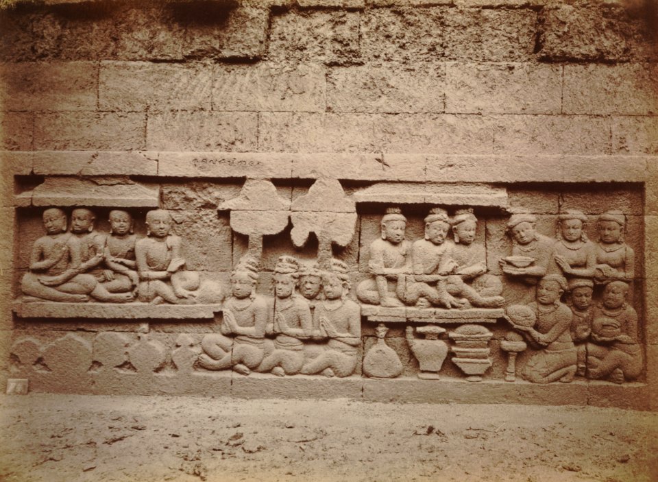 KITLV 103598 - Kassian Céphas - Bas-relief at Borobudur near Magelang - 1890-1891