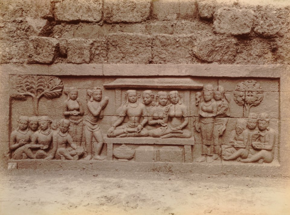 KITLV 103606 - Kassian Céphas - Bas-relief at Borobudur near Magelang - 1890-1891