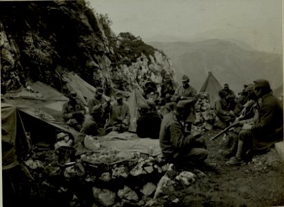 Kleiner Pal.Freilager an Stelle einer zerschossenen u.abgebrannten Unterkunft nach dem Angriff am 1.September 1916 (BildID 15481345)