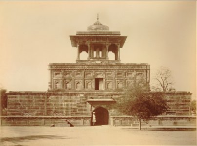 KITLV 91946 - Unknown - Mughal tomb in the Khusru Bagh garden at Allahabad in India - Around 1860 photo