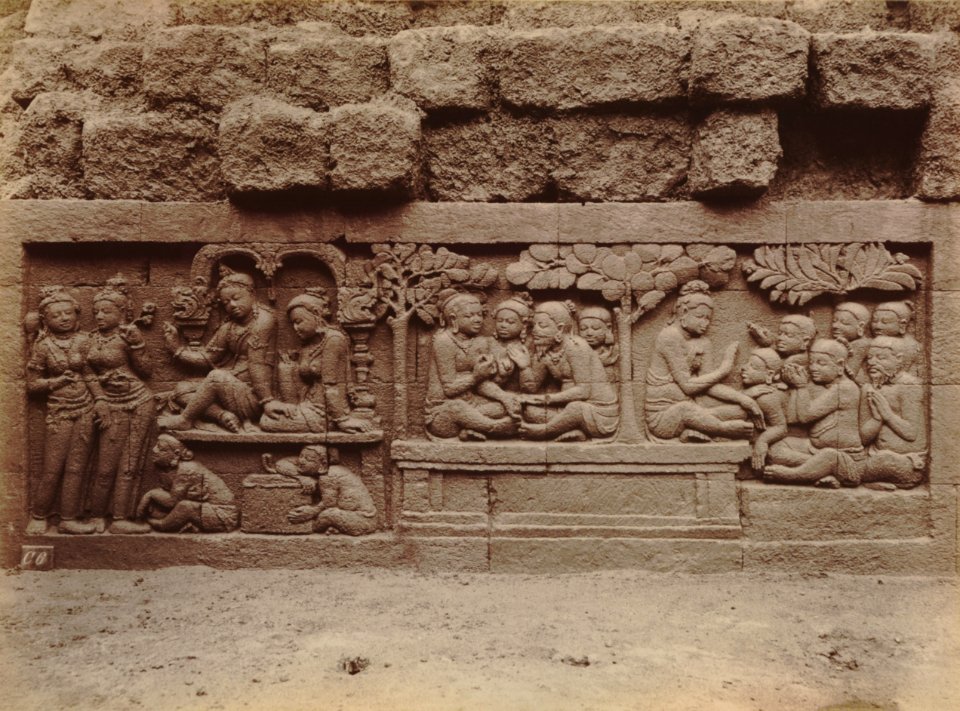 KITLV 103626 - Kassian Céphas - Bas-relief at Borobudur near Magelang - 1890-1891