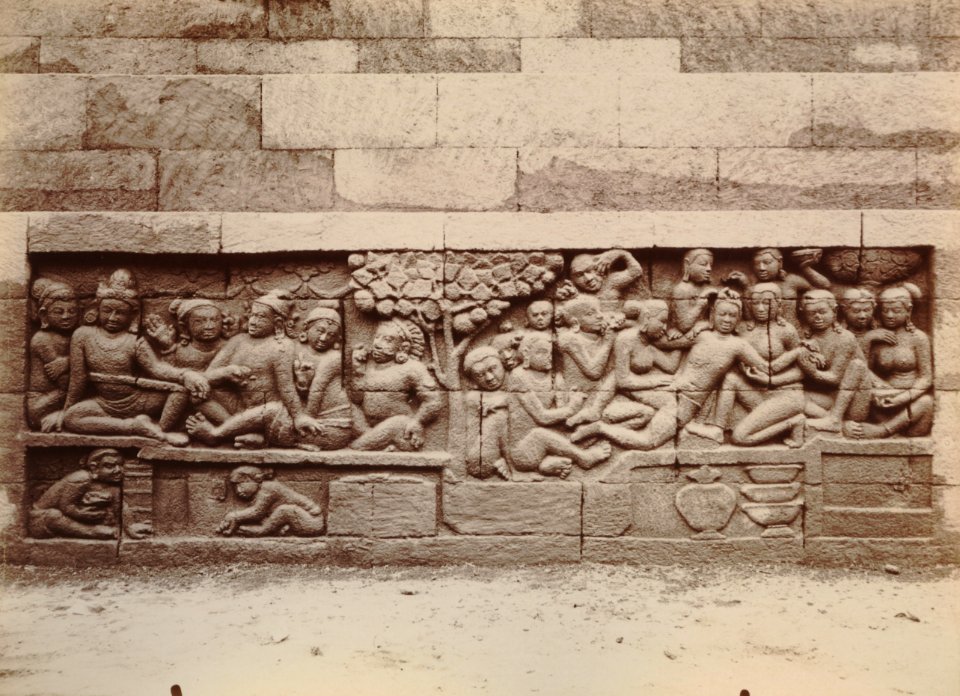KITLV 103638 - Kassian Céphas - Bas-relief at Borobudur near Magelang - 1890-1891