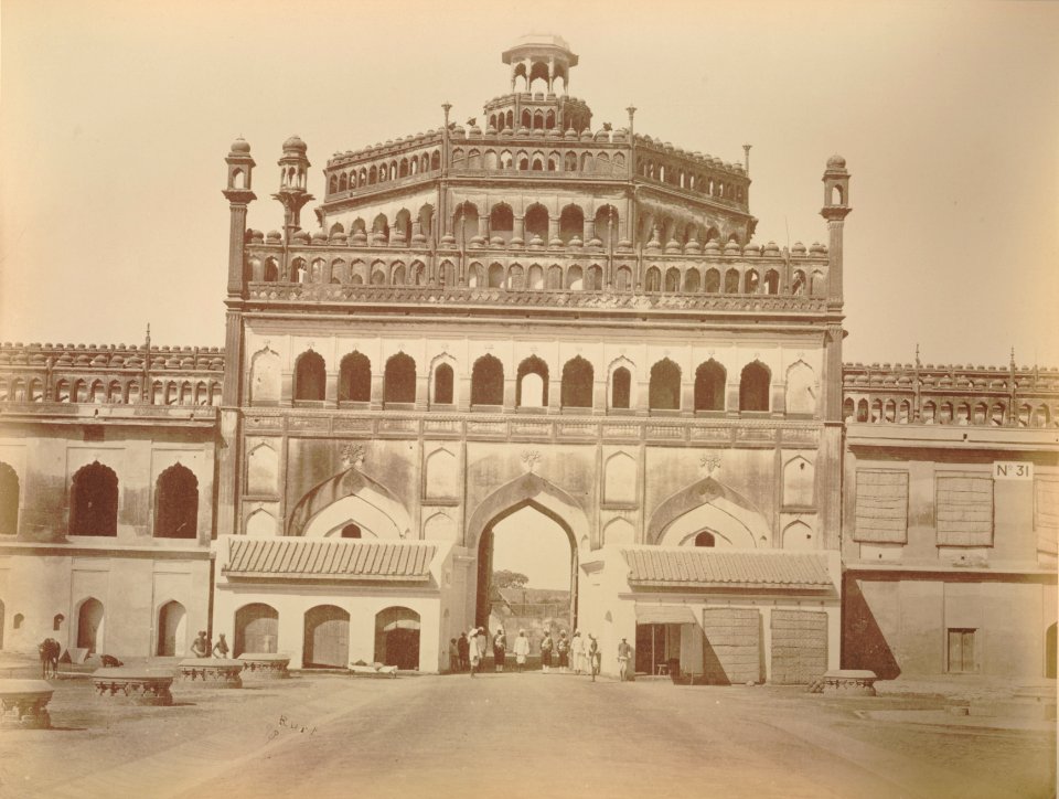 KITLV 91962 - Unknown - Romi Dewaza gateway at Lucknow in India - Around 1860