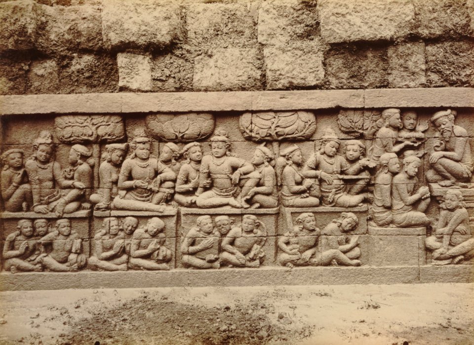 KITLV 103642 - Kassian Céphas - Bas-relief at Borobudur near Magelang - 1890-1891