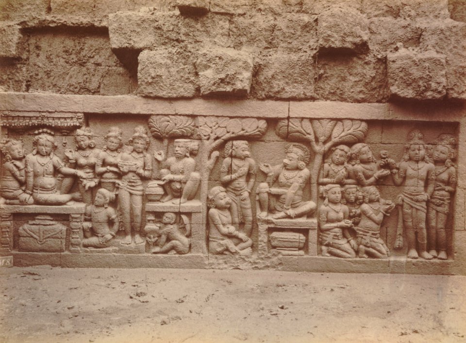 KITLV 103646 - Kassian Céphas - Bas-relief at Borobudur near Magelang - 1890-1891