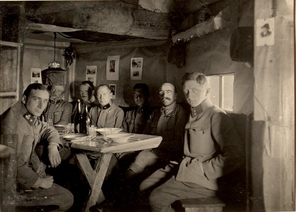 Kleiner Pal, Bataillonskommando, Offiziersmesse, aufgenommen am 19. Juni 1916 (BildID 15473864)