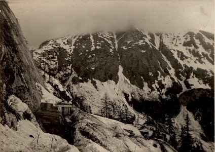 Kleiner PAL, Elektrozug 29-5 Ka, Artillerie Gruppenkommando und Abschnitt. Elektrozugs Baracke Artilleriestellung, aufgenommen am 2. Mai 1916. (BildID 15473829)