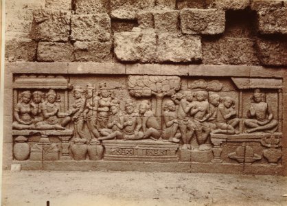 KITLV 103670 - Kassian Céphas - Bas-relief at Borobudur near Magelang - 1890-1891