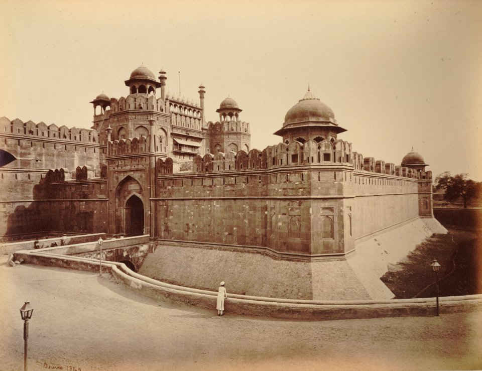 KITLV 91990 - Samuel Bourne - Lahore gateway to Red Fort in Delhi, India - Around 1860 photo