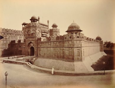 KITLV 91990 - Samuel Bourne - Lahore gateway to Red Fort in Delhi, India - Around 1860