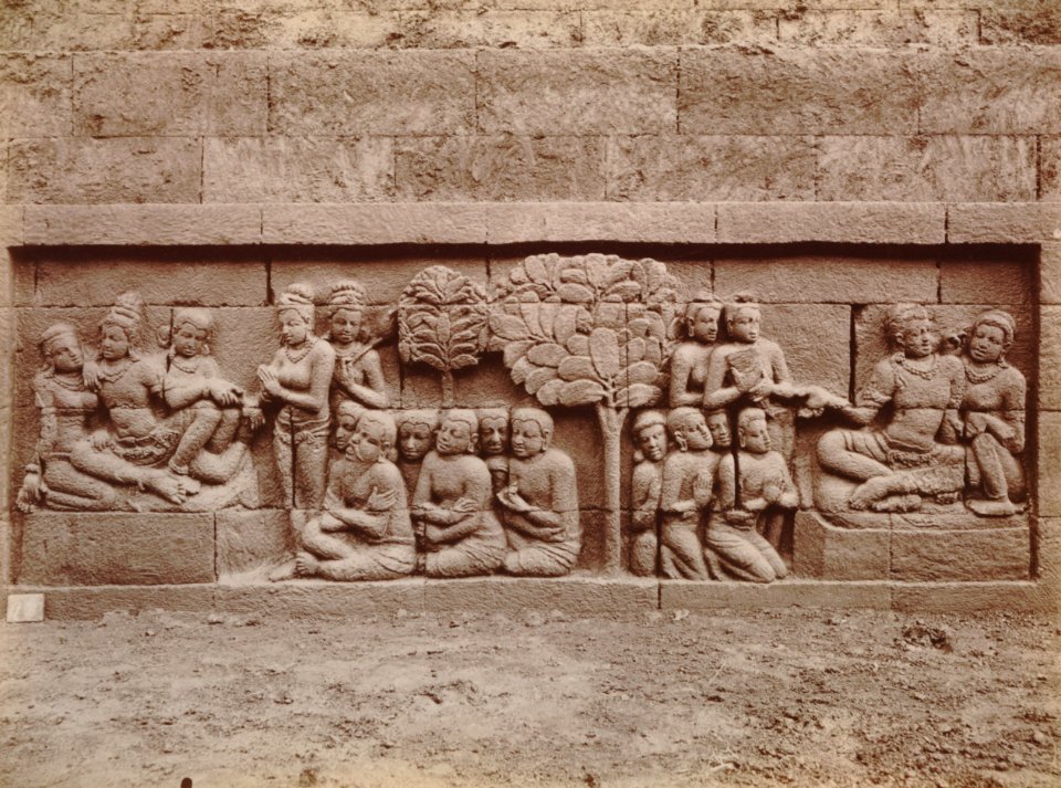 KITLV 103678 - Kassian Céphas - Bas-relief at Borobudur near Magelang - 1890-1891