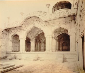 KITLV 91998 - Samuel Bourne - Palace in Delhi in India - Around 1860
