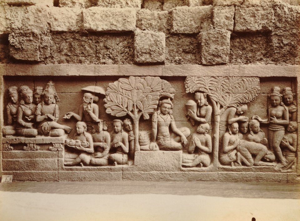 KITLV 103682 - Kassian Céphas - Bas-relief at Borobudur near Magelang - 1890-1891
