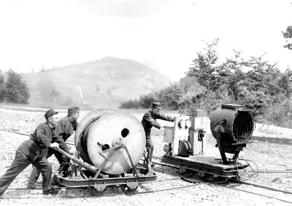 Kleiner Scheinwerfer auf Schienenkehrscheibe - CH-BAR - 3238712