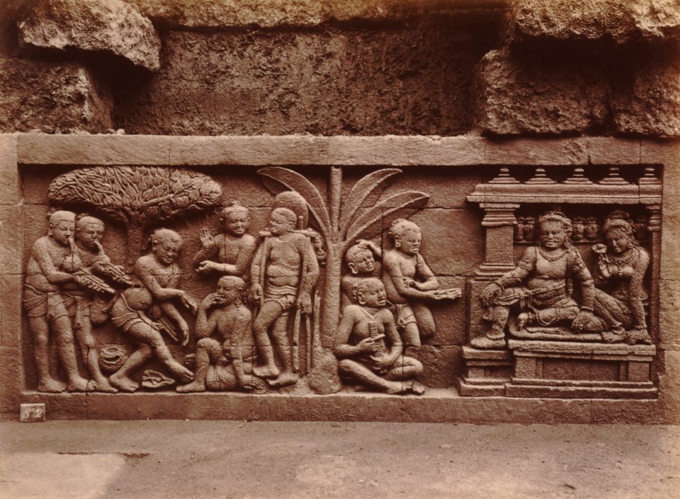 KITLV 103697 - Kassian Céphas - Bas-relief at Borobudur near Magelang - 1890-1891