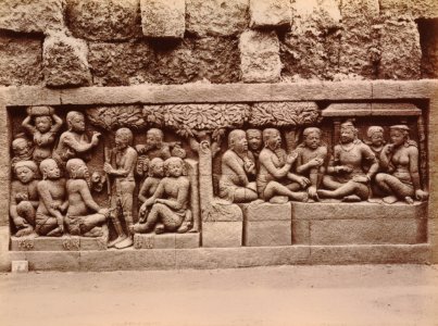 KITLV 103701 - Kassian Céphas - Bas-relief at Borobudur near Magelang - 1890-1891