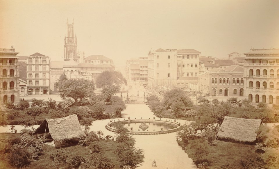 KITLV 92018 - Unknown - Elphinstone Circle, seen from the town hall, at Bombay in India - Around 1870