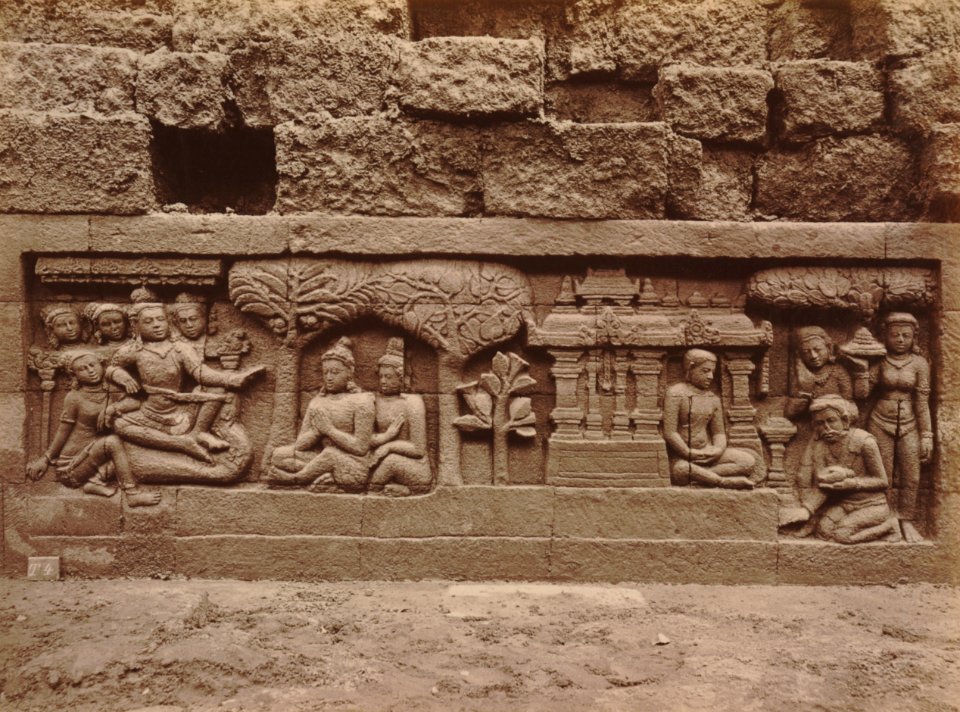 KITLV 103705 - Kassian Céphas - Bas-relief at Borobudur near Magelang - 1890-1891
