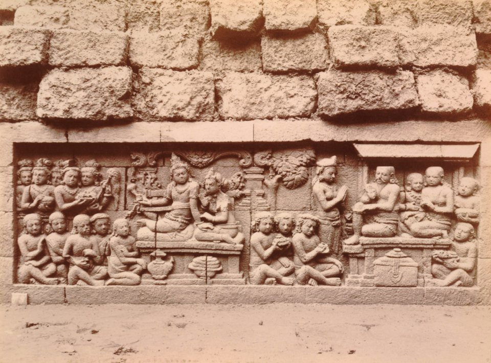 KITLV 103709 - Kassian Céphas - Bas-relief at Borobudur near Magelang - 1890-1891