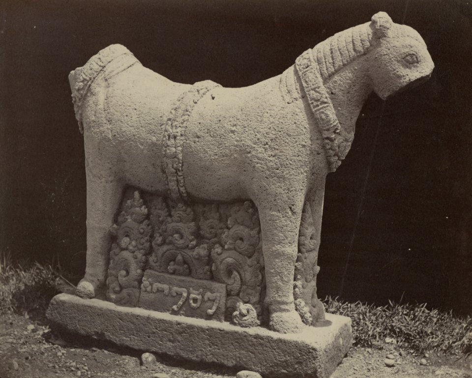 KITLV 151385 - Isidore van Kinsbergen - Mythical animal with the residency in Kediri - 1866-12-1867-01