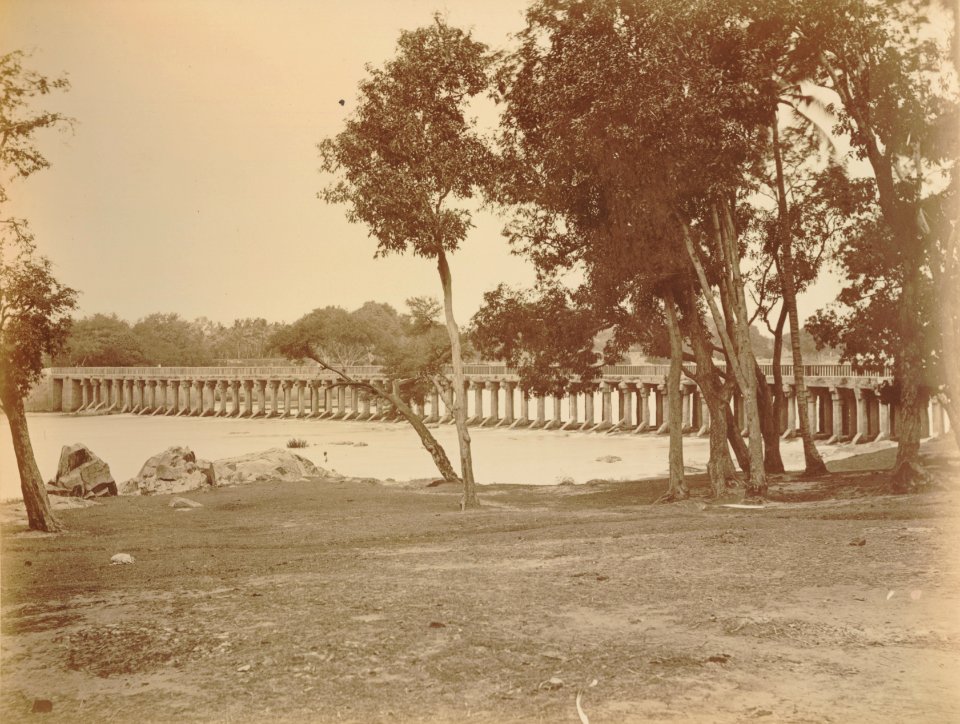 KITLV 92051 - Unknown - Bridge over the river Kaveri at Seringapatam in India - Around 1870