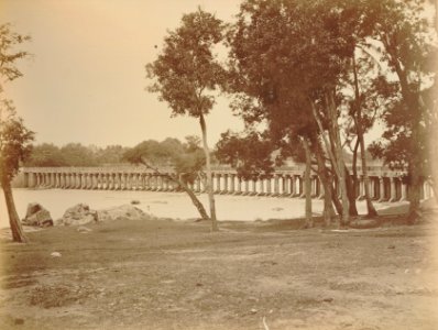 KITLV 92051 - Unknown - Bridge over the river Kaveri at Seringapatam in India - Around 1870