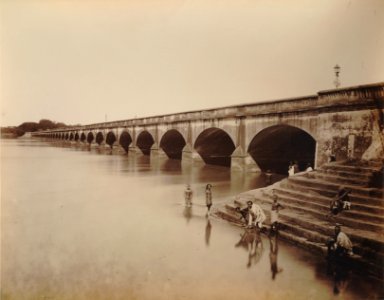 KITLV 92079 - Unknown - Bridge over the river Kaveri at Tiruchirapalli in India - Around 1870 photo