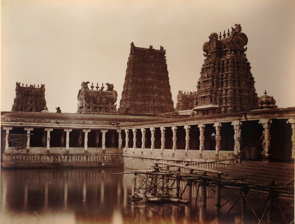 KITLV 92091 - Unknown - Golden Lotus tank in Sundareshvara Meenakshi temple complex in Madurai in India - Around 1870