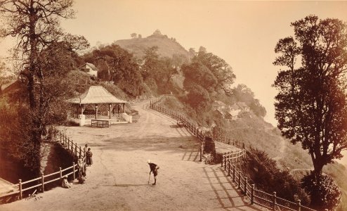 KITLV 92107 - Samuel Bourne - Observation post on a road at Darjeeling in India - Around 1870 photo