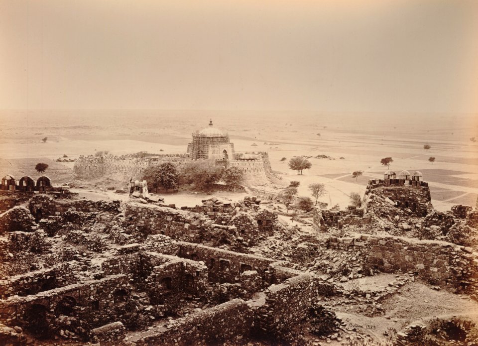 KITLV 92196 - Samuel Bourne - Tomb at Tughlakabad in India - Around 1870