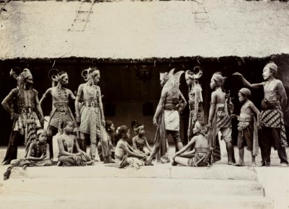 KITLV 40553 - Kassian Céphas - Wayang wong-performance, presumably at Yogyakarta - Around 1890 photo