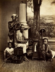 KITLV 408301 - Isidore van Kinsbergen - Chinese locksmith Batavia - Around 1870 photo