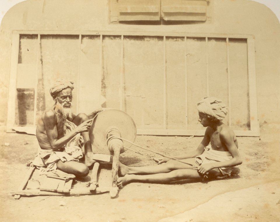 KITLV 87163 - William Johnson - Knife sharpener at Bombay, British India - Before 1860