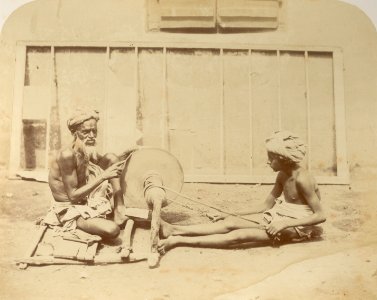 KITLV 87163 - William Johnson - Knife sharpener at Bombay, British India - Before 1860 photo
