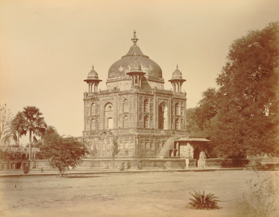 KITLV 91944 - Unknown - Mughal tomb in the Khusru Bagh garden at Allahabad in India - Around 1860