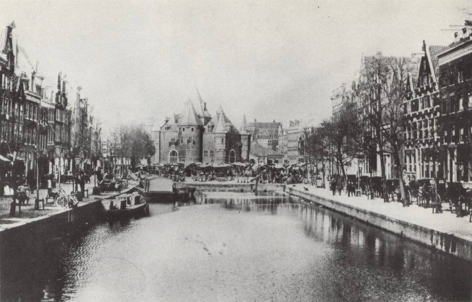 Kloveniersburgwal richting Nieuwmarkt