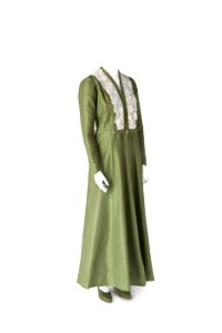 KLÄNNING Av grön sidentaft med underklänning. Tillhört Ebba von Eckermann - Hallwylska museet - 89339